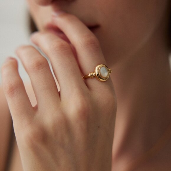 ✨ Artisan Original Design Mother of Pearl Wrapped Band Solitaire Ring | S925 - Picture 2 of 12